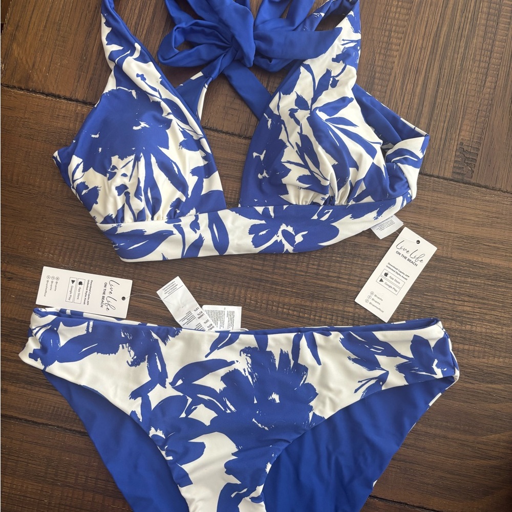 NWT!!!! Cupshe Blue and White Floral Bikini
